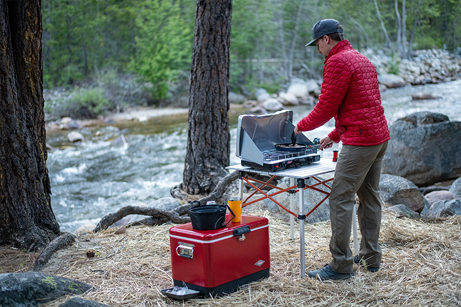 Let the camping stove gets totally cooled down to pack it back